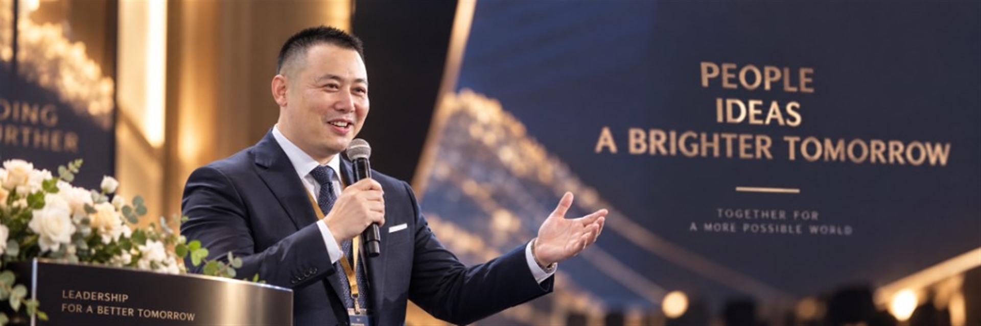 钱宥辰上台演说