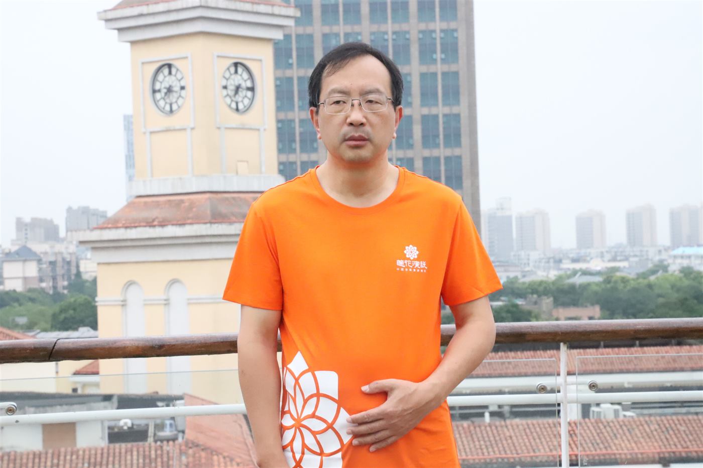 王卫公开介绍照片 5