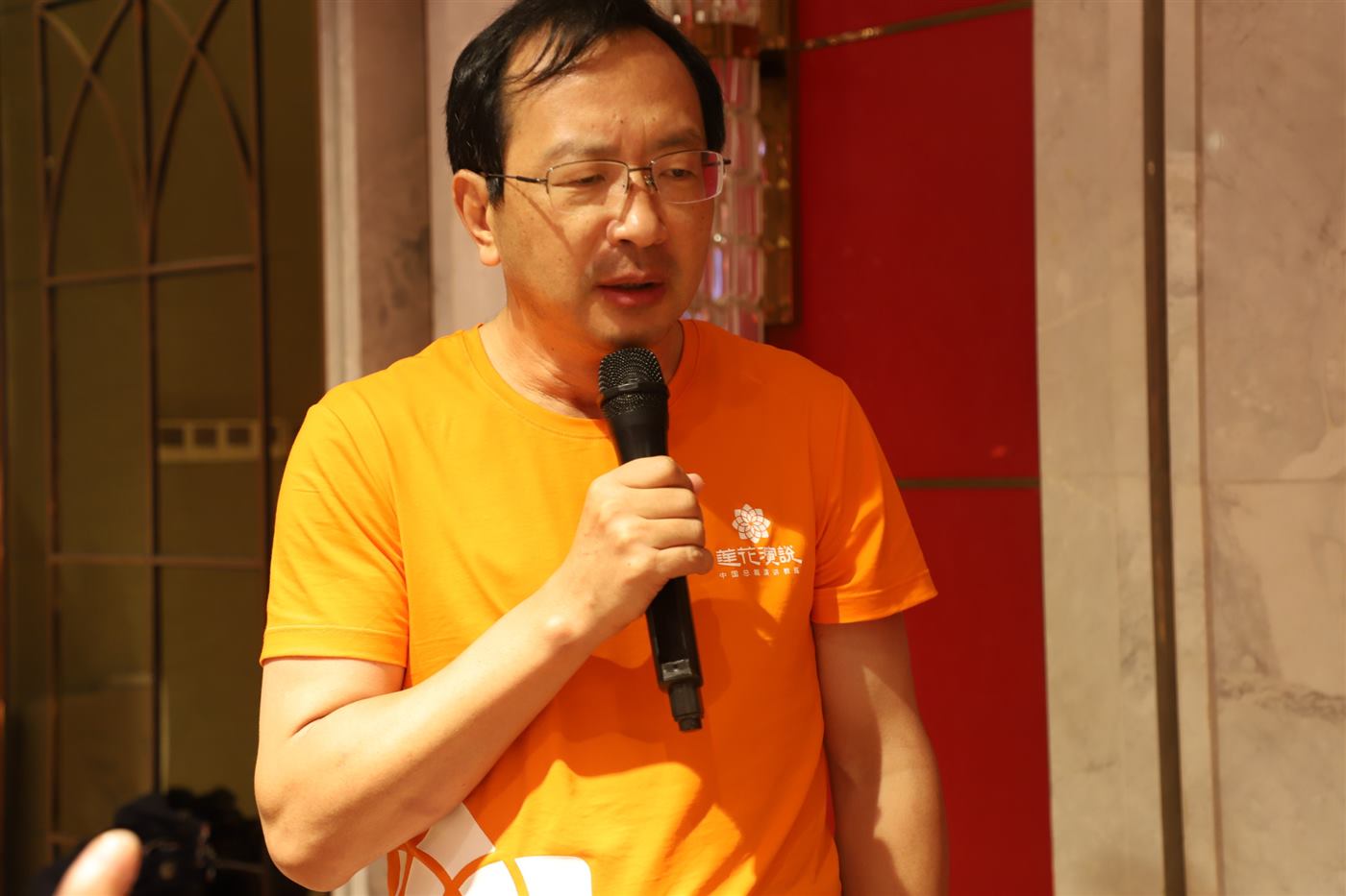 王卫公开介绍照片 8