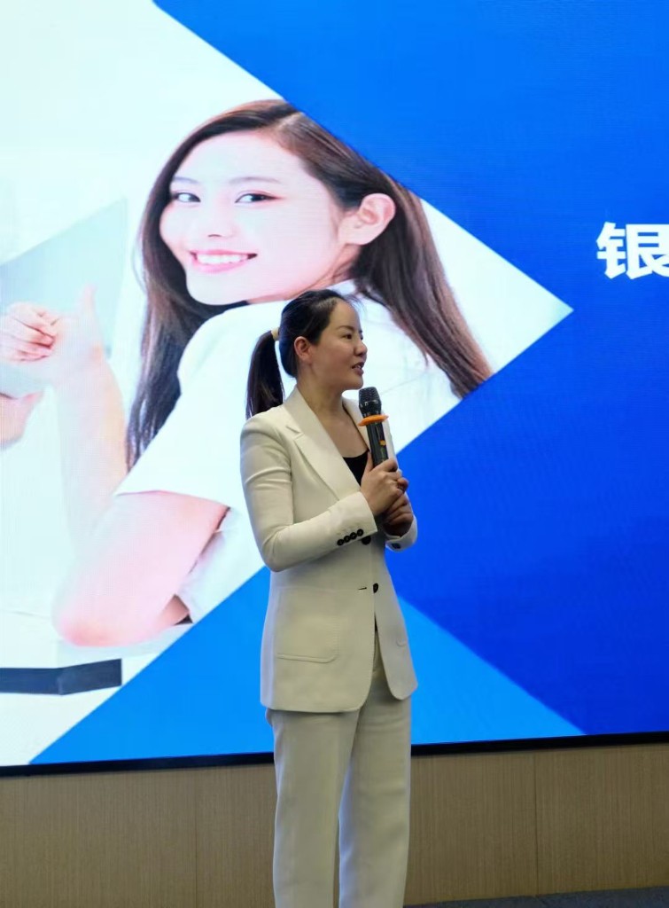 曾清芳公开介绍照片 2