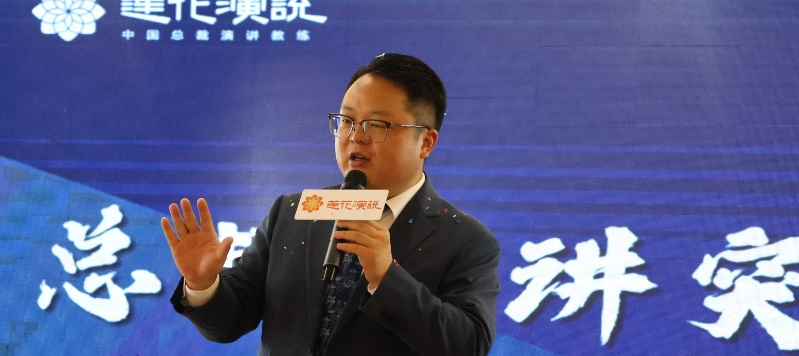 王银雷在莲花演说总裁演讲突破班课堂进行即兴表达训练指导