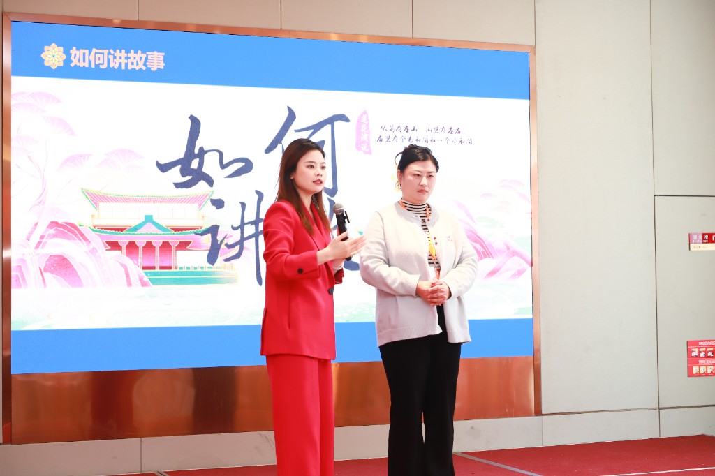徐海香在莲花演说课堂进行声音感染力与舞台表达训练